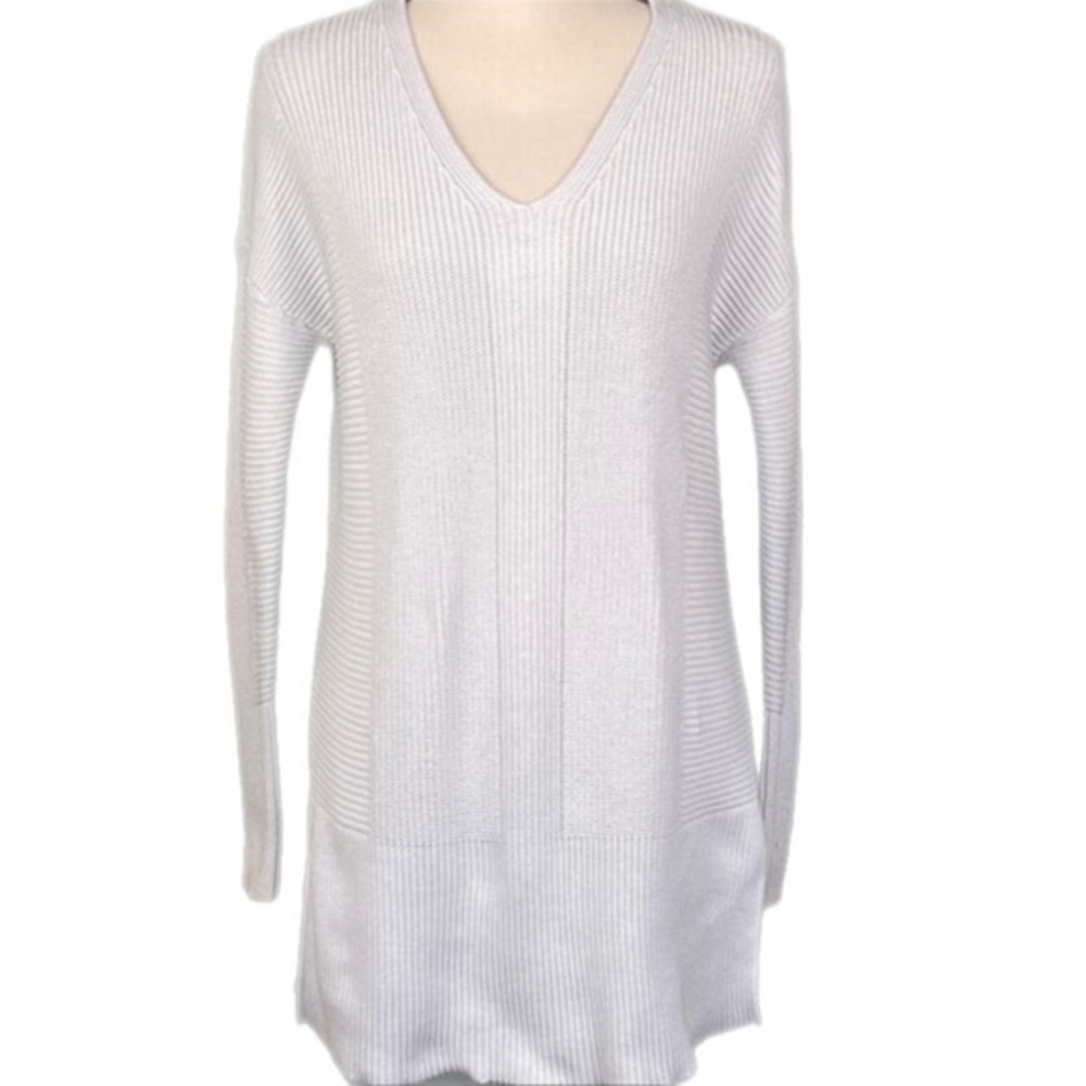 RACHEL ZOE white V-neck long, ribbed knit tunic sweater in size Medium. EUC